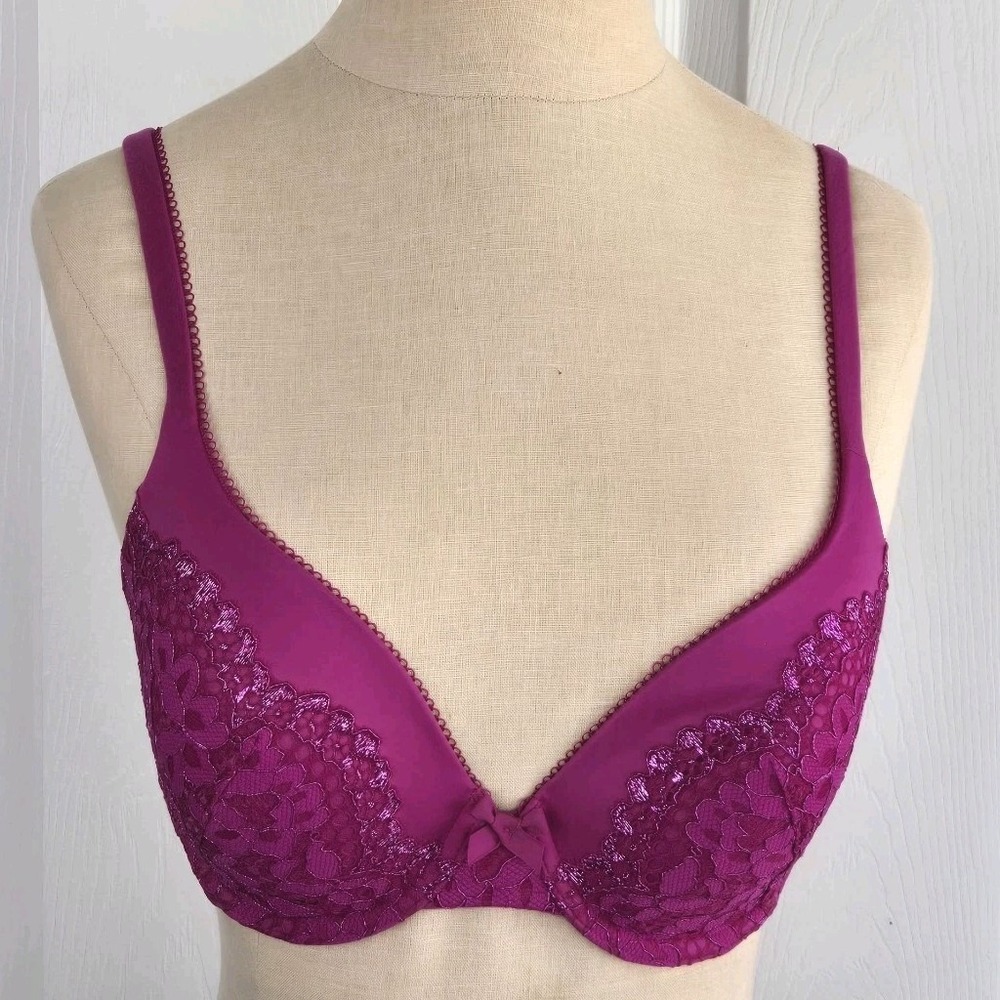 Victoria's Secret Body By Victoria Lined Perfect Coverage Bra 32D Lace Underwire